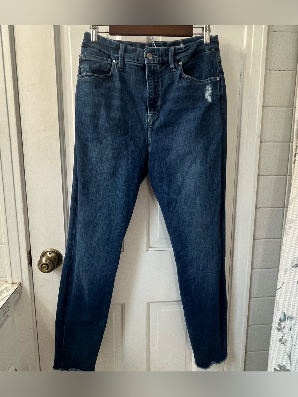 Good American Good Waist Raw Edge Skinny Jeans. Womens size 14/32